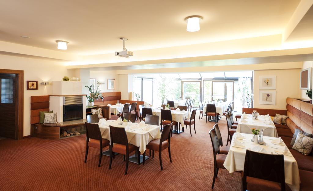 Hotel-Gasthof Beim Boeckhiasl Neukirchen an der Vöckla Екстериор снимка