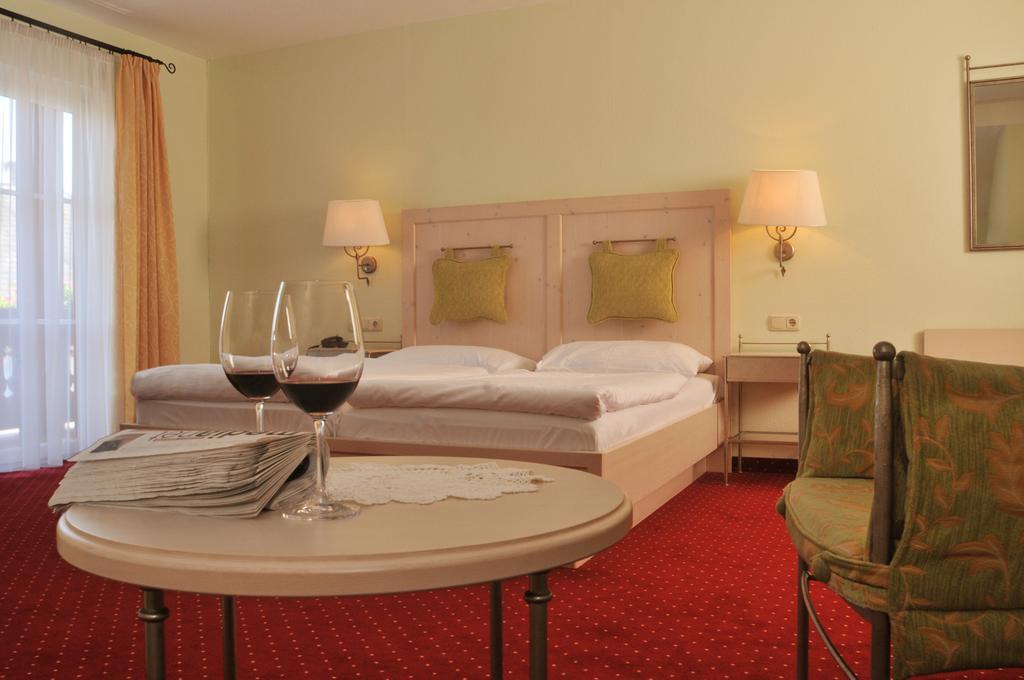 Hotel-Gasthof Beim Boeckhiasl Neukirchen an der Vöckla Екстериор снимка