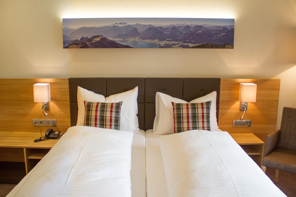 Hotel-Gasthof Beim Boeckhiasl Neukirchen an der Vöckla Стая снимка