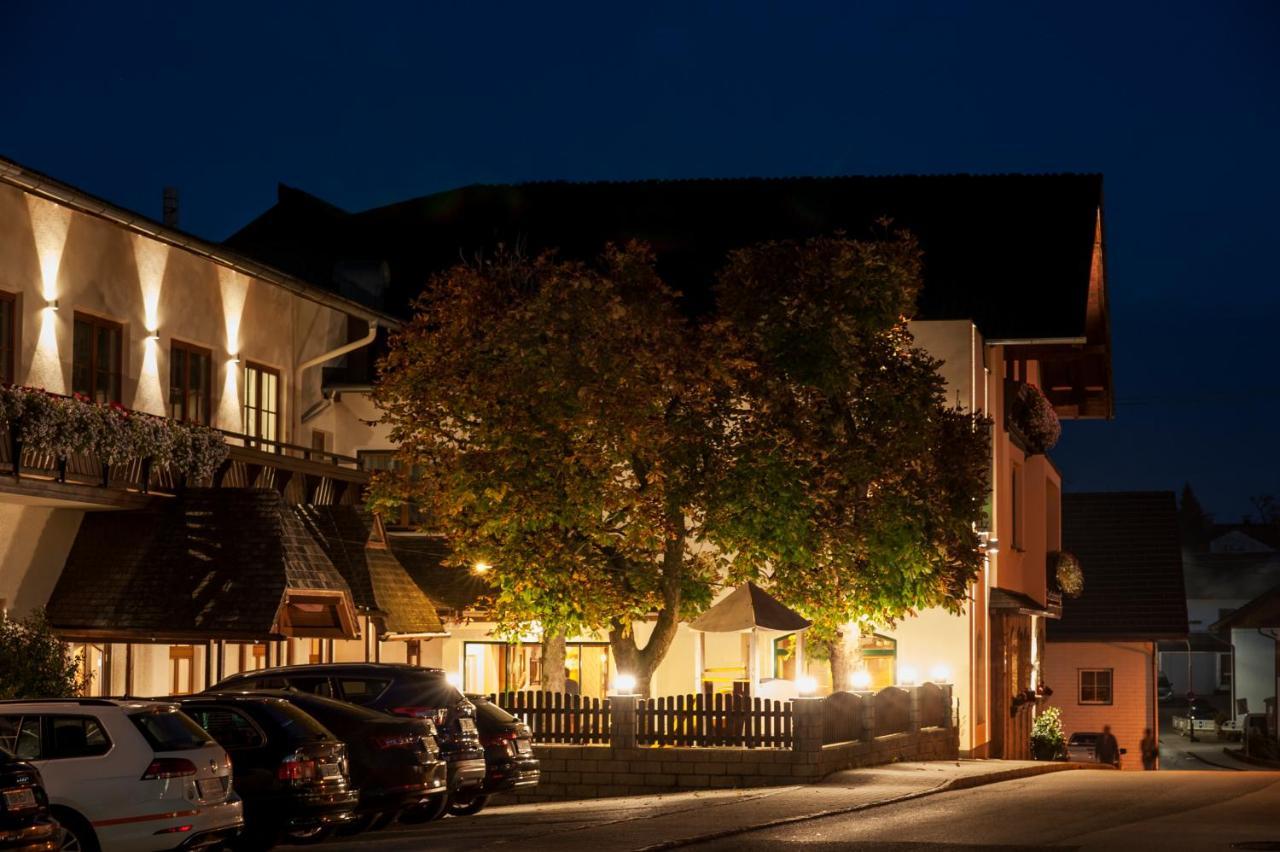 Hotel-Gasthof Beim Boeckhiasl Neukirchen an der Vöckla Екстериор снимка